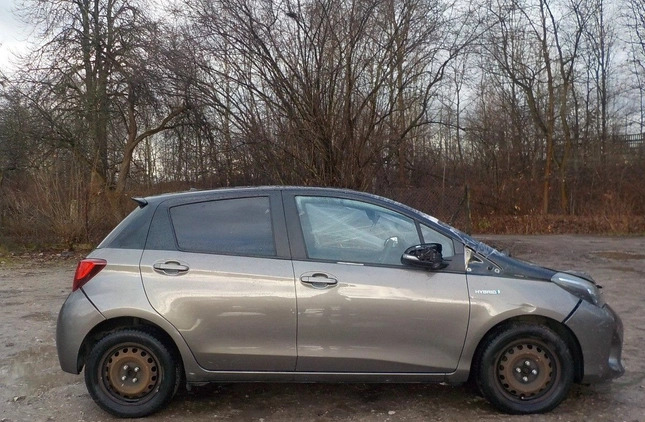 Toyota Yaris cena 24900 przebieg: 103101, rok produkcji 2016 z Łomianki małe 254